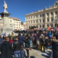 Le piazze sarde per la pace (La NUova Sardegna, 4 marzo 2022)