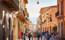 I negozi al centro della città (La Nuova Sardegna, 4 aprile 2025)